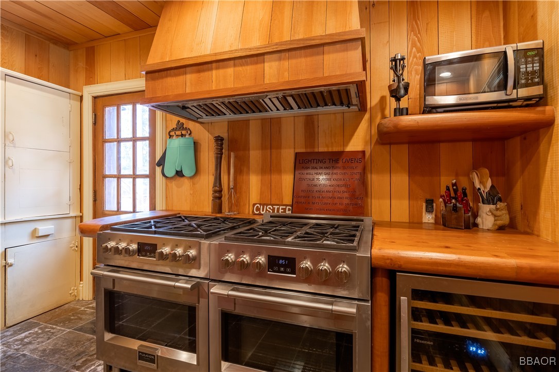 869 Knickerbocker Road