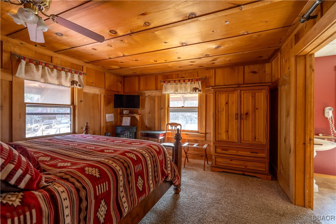 869 Knickerbocker Road