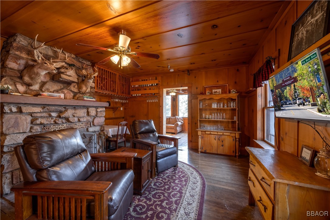 869 Knickerbocker Road