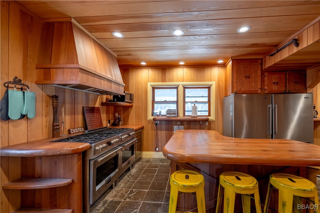 869 Knickerbocker Road