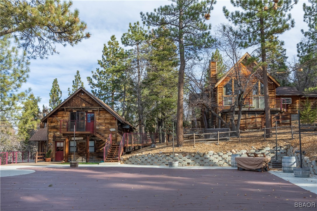 869 Knickerbocker Road