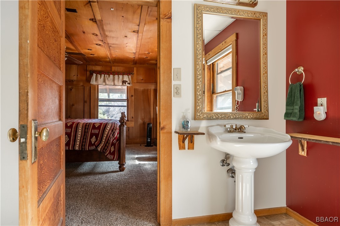 869 Knickerbocker Road