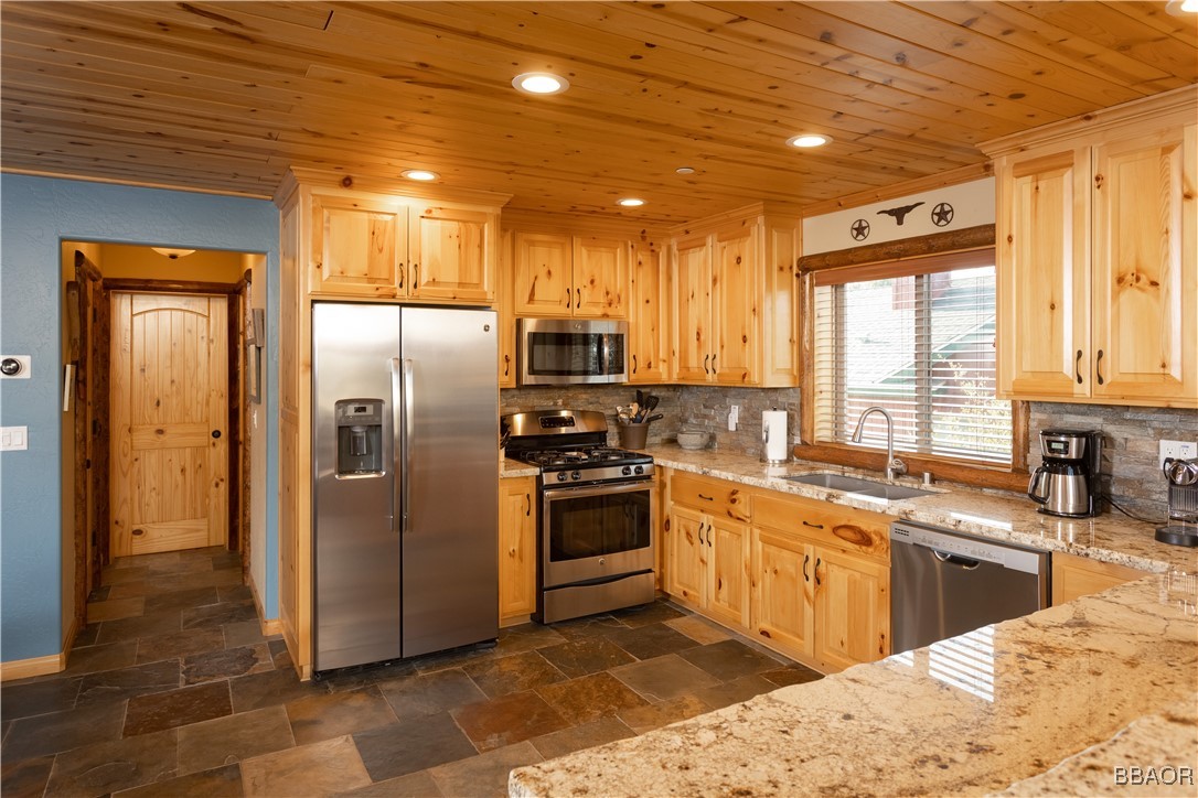 1389 Flintridge Avenue