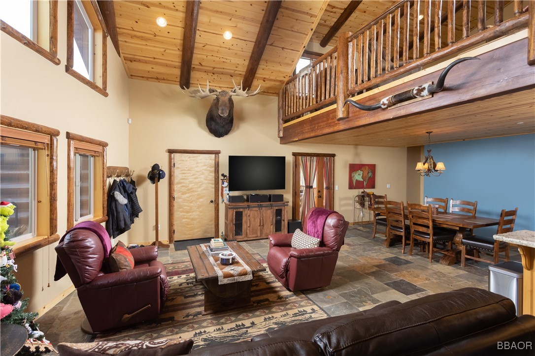 1389 Flintridge Avenue