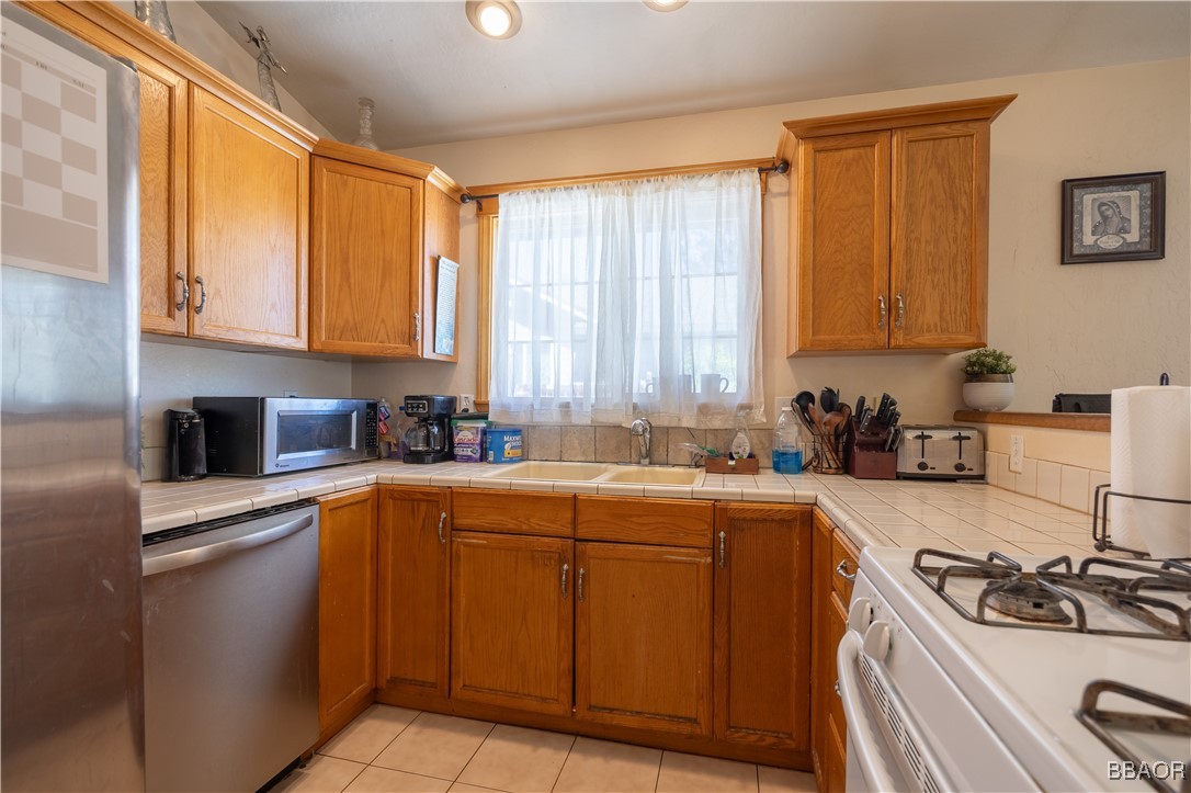 209 West Meadow Lane