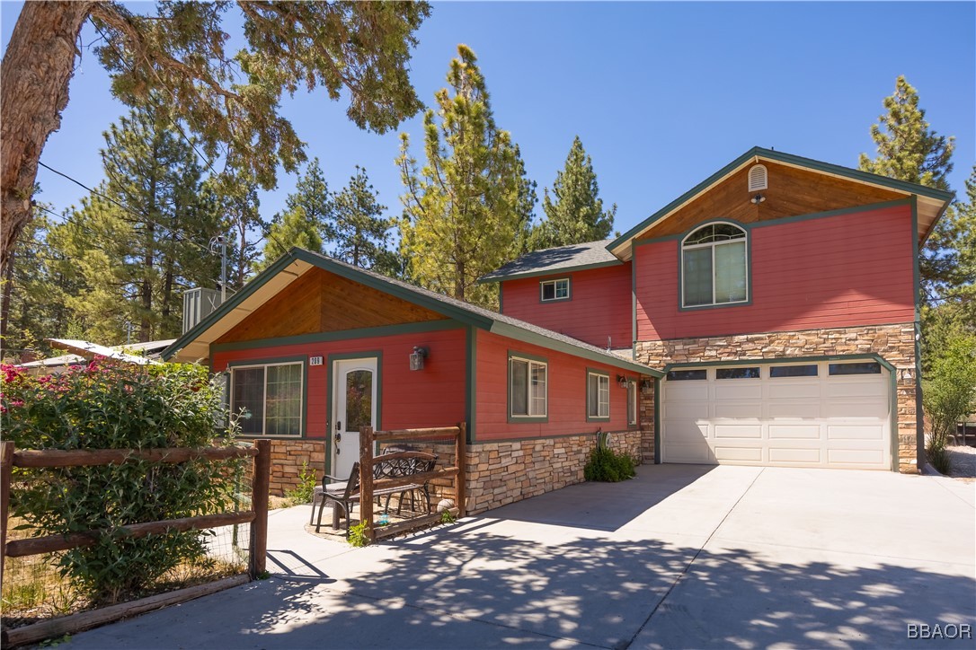 209 West Meadow Lane