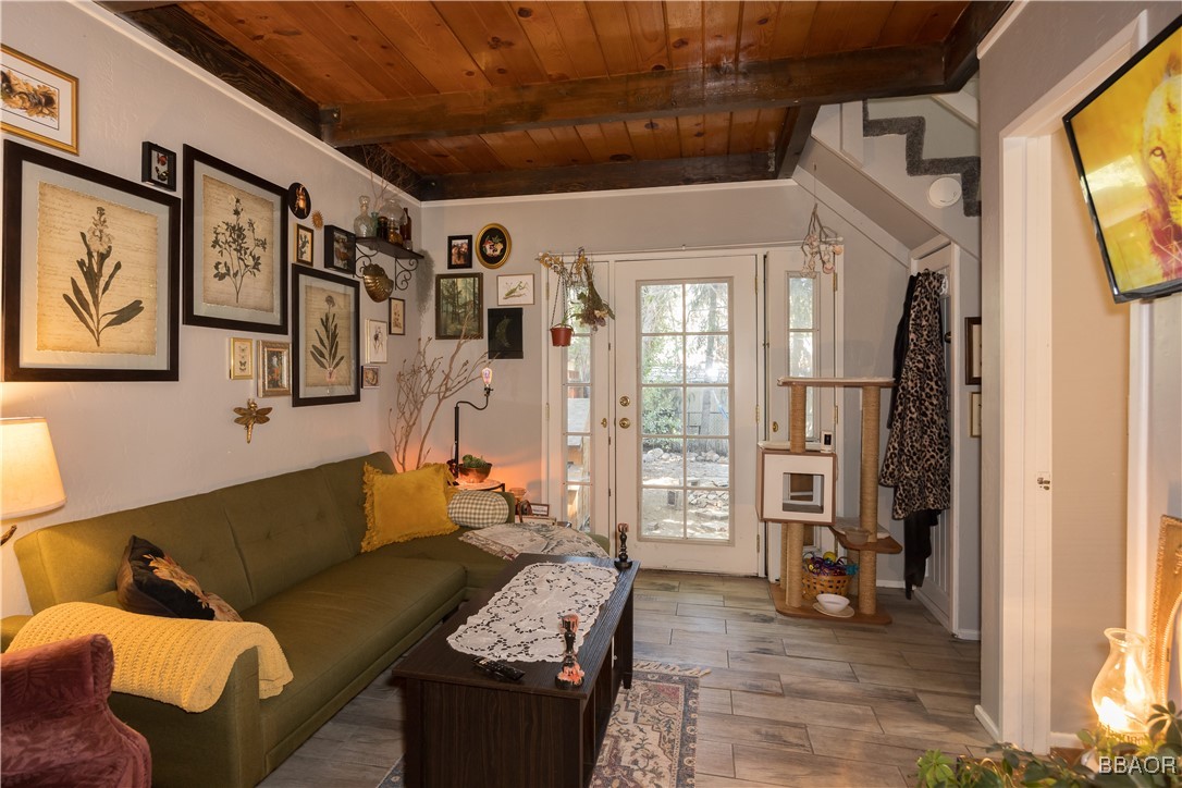 1025 West Country Club Boulevard