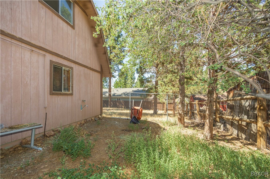 809 San Bernardino Avenue