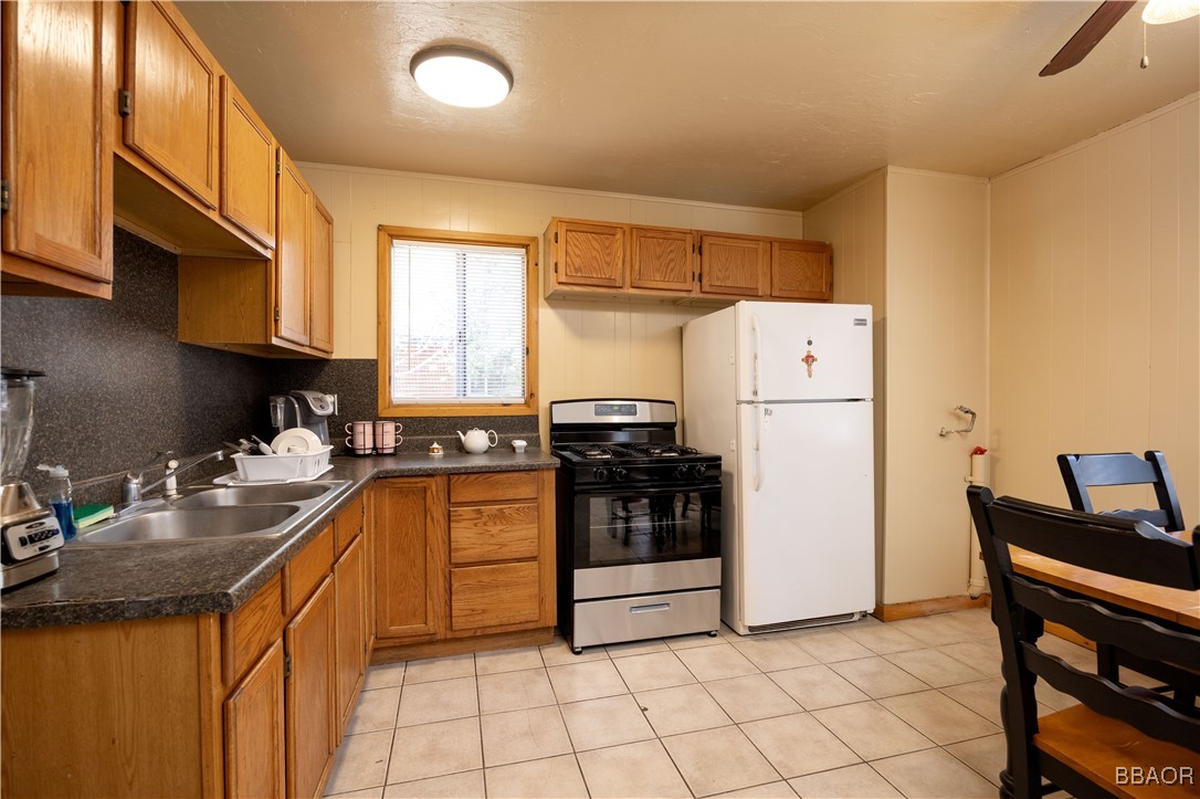 809 San Bernardino Avenue