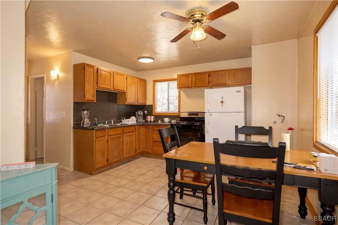 809 San Bernardino Avenue