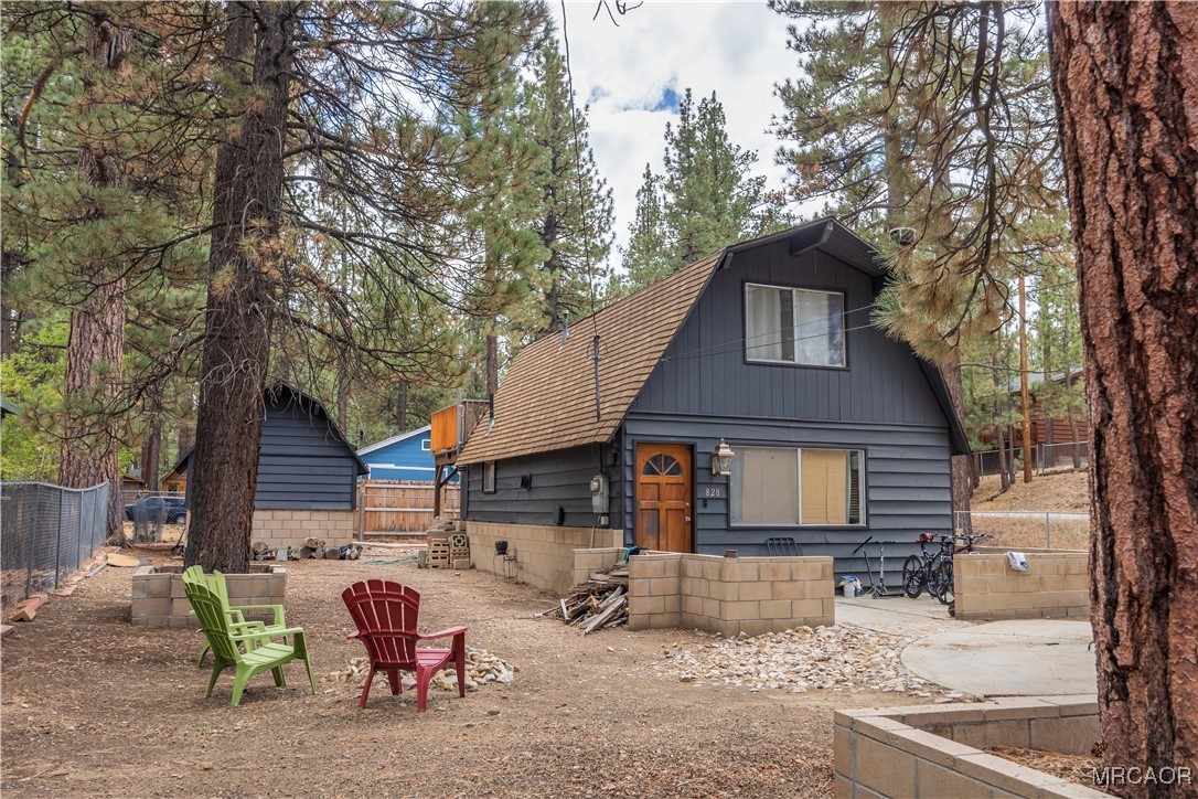 828 West Sherwood Boulevard