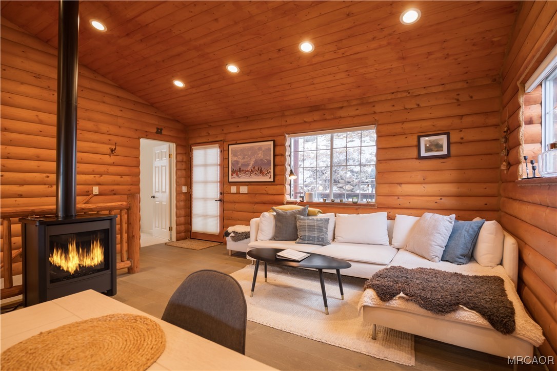 42947 Dogwood Drive