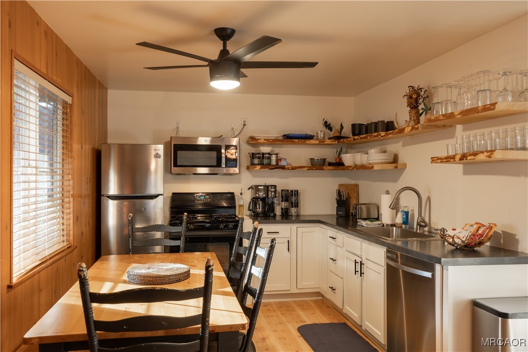 550 Villa Grove Avenue