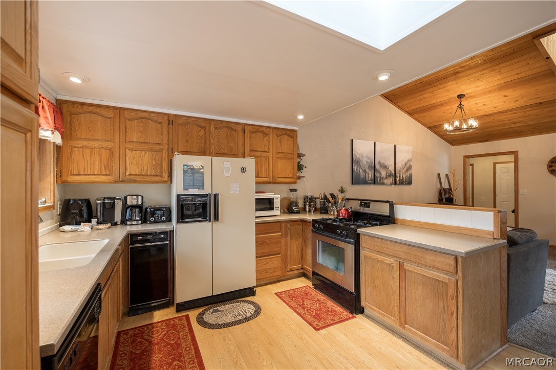 42324 Paramount Road