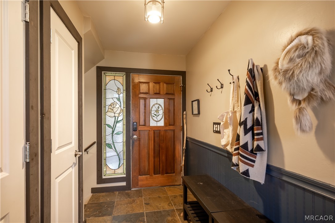 875 Sierra Vista Drive