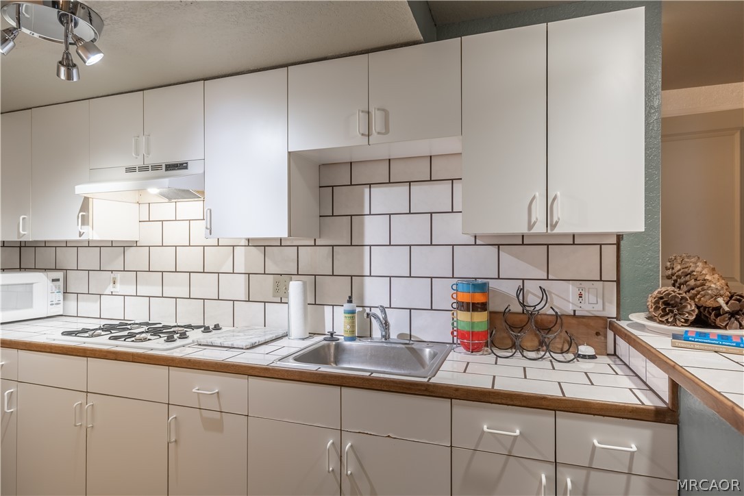 875 Sierra Vista Drive