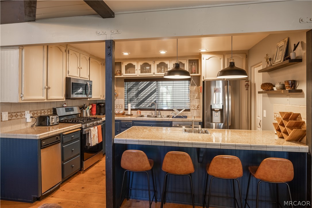 875 Sierra Vista Drive