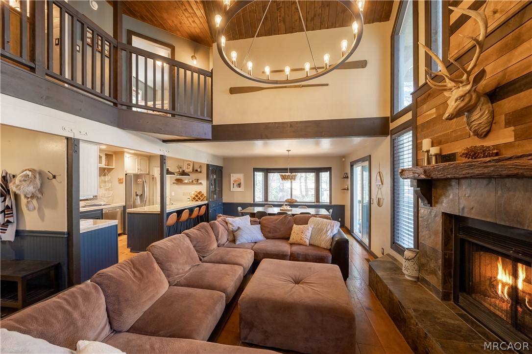 875 Sierra Vista Drive