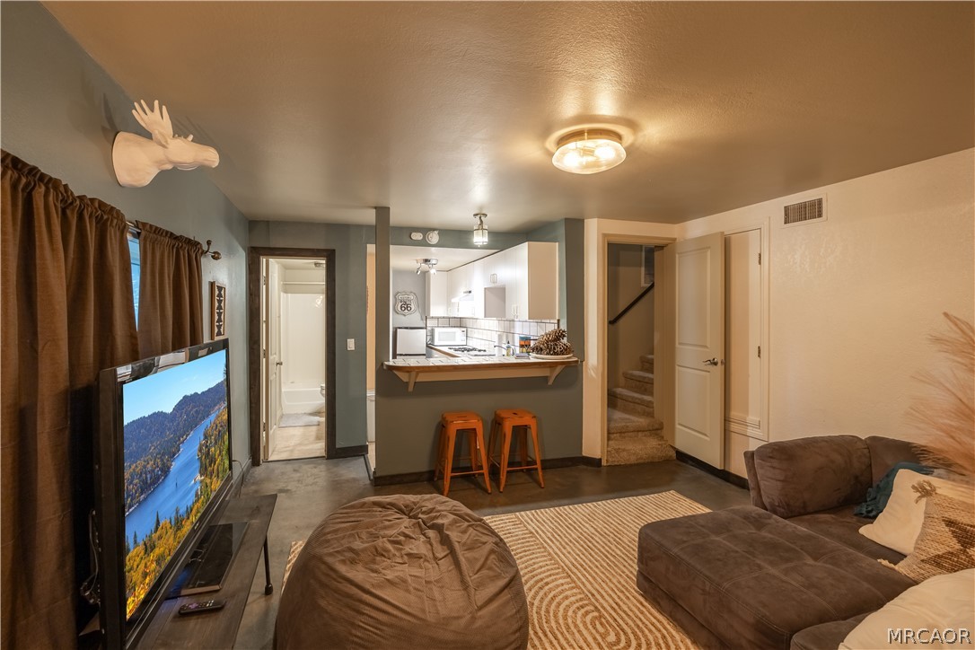 875 Sierra Vista Drive