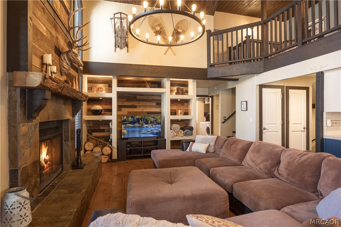 875 Sierra Vista Drive