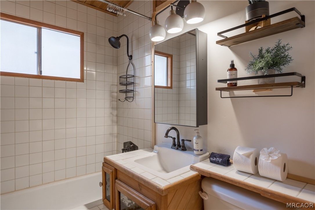 746 Villa Grove Avenue