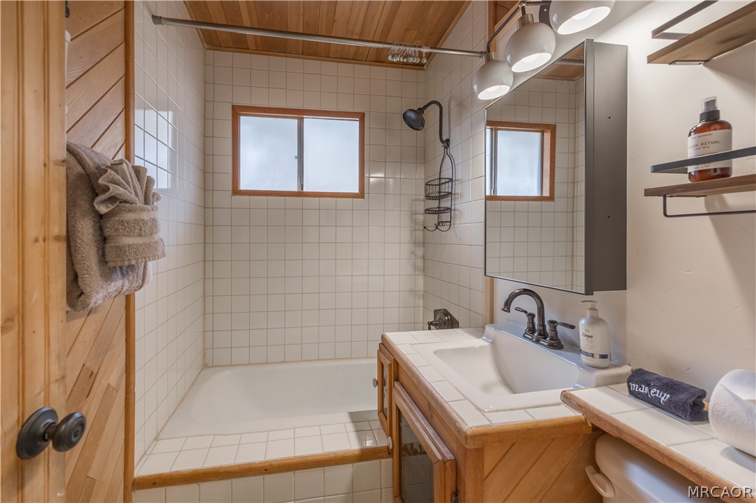 746 Villa Grove Avenue