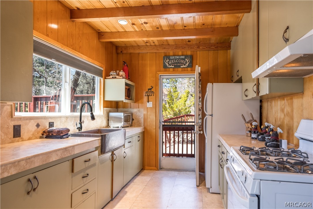 43656 Ridge Crest Drive