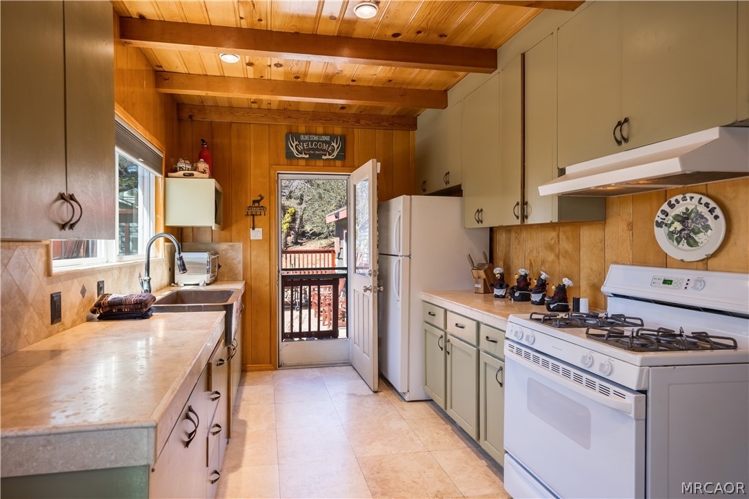 43656 Ridge Crest Drive