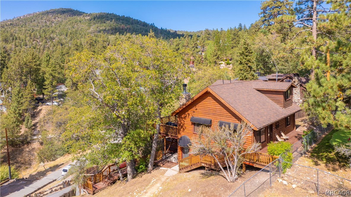 1127 Crags Lane