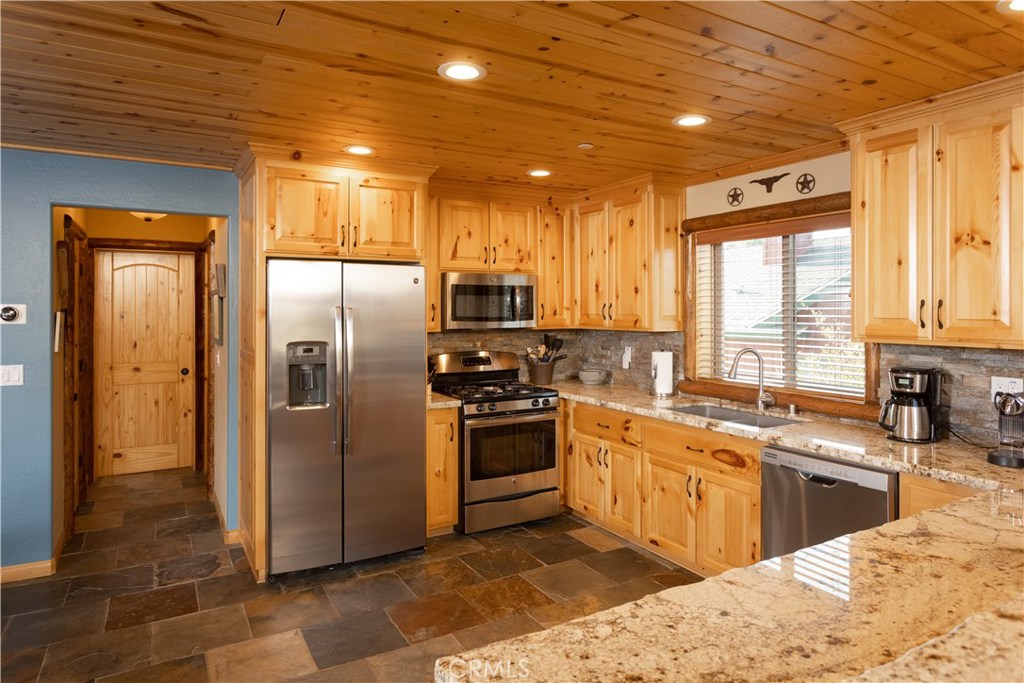 1389 Flintridge Avenue