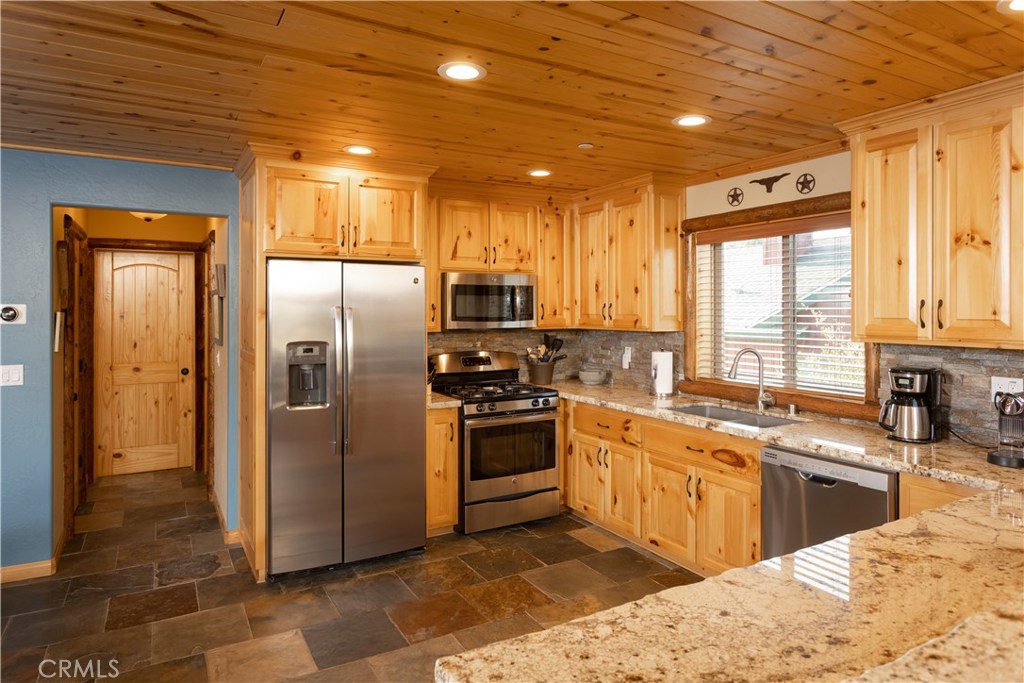 1389 Flintridge Avenue