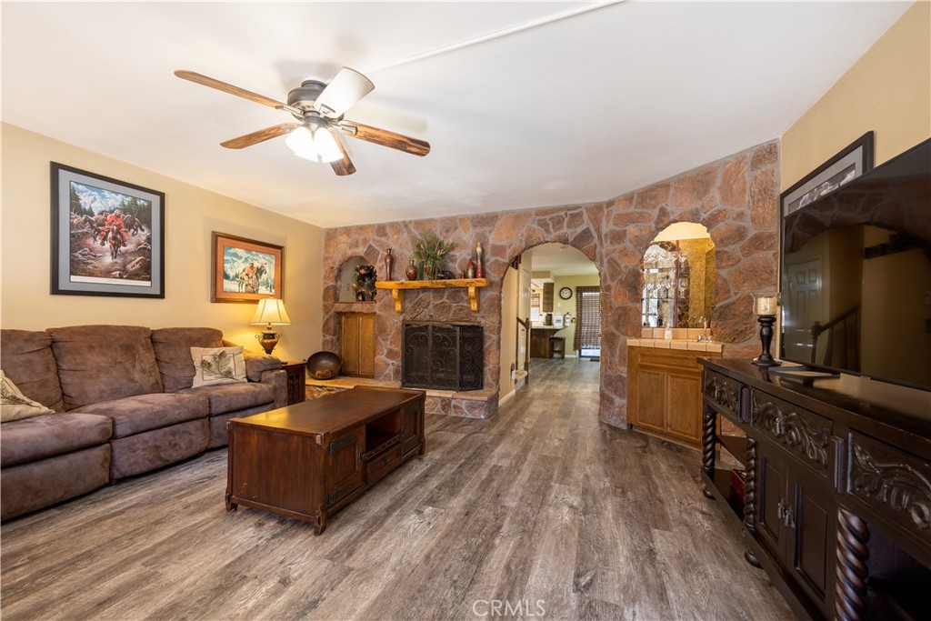 569 Summit Boulevard 6