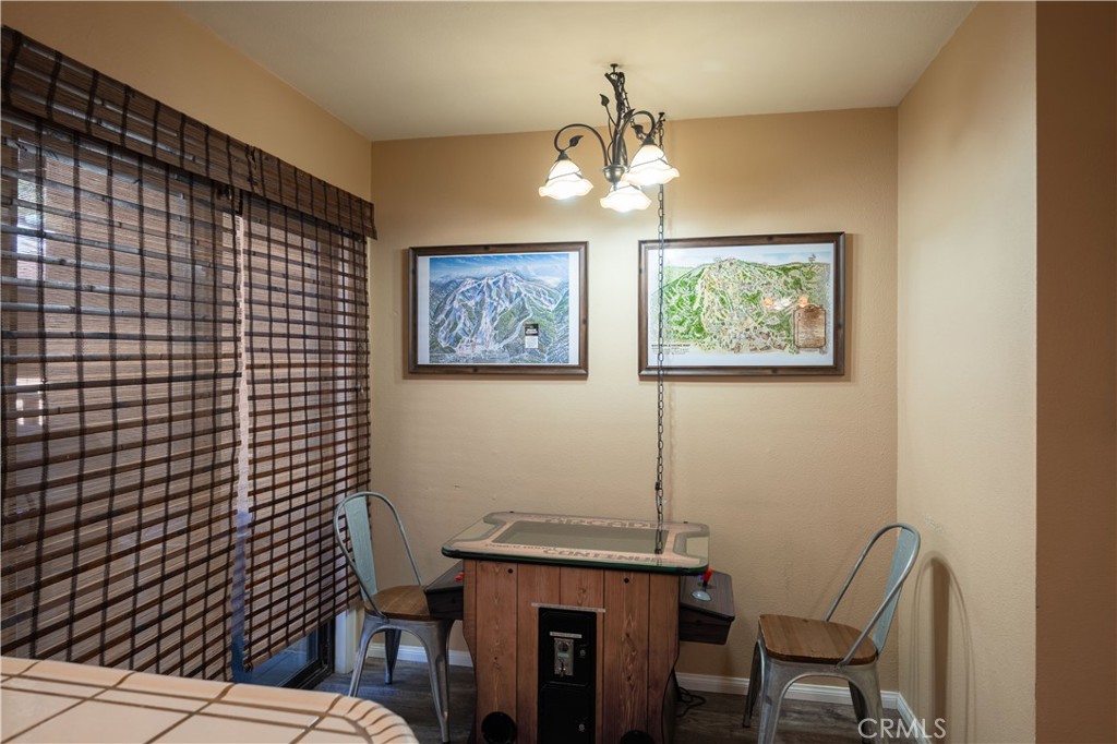 569 Summit Boulevard 6