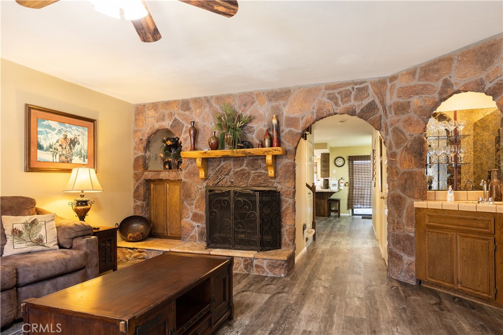 569 Summit Boulevard 6