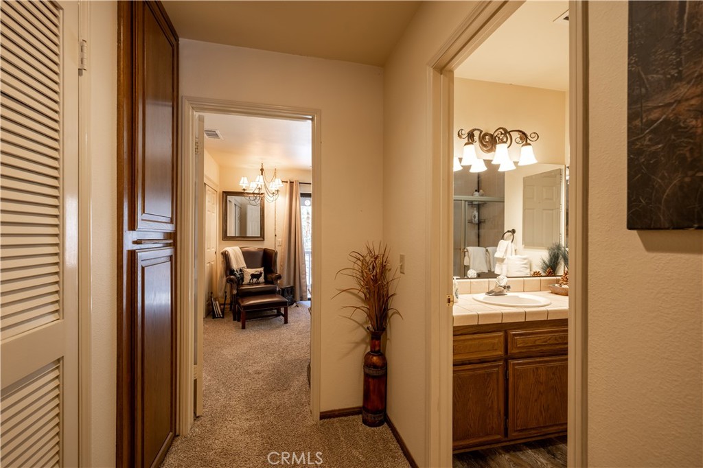 569 Summit Boulevard 6