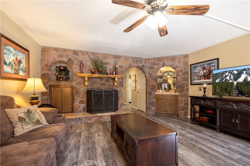 569 Summit Boulevard 6