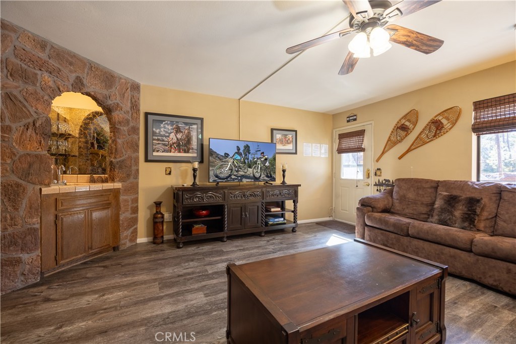 569 Summit Boulevard 6