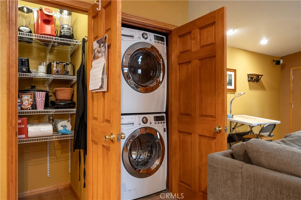 209 E Aeroplane Boulevard