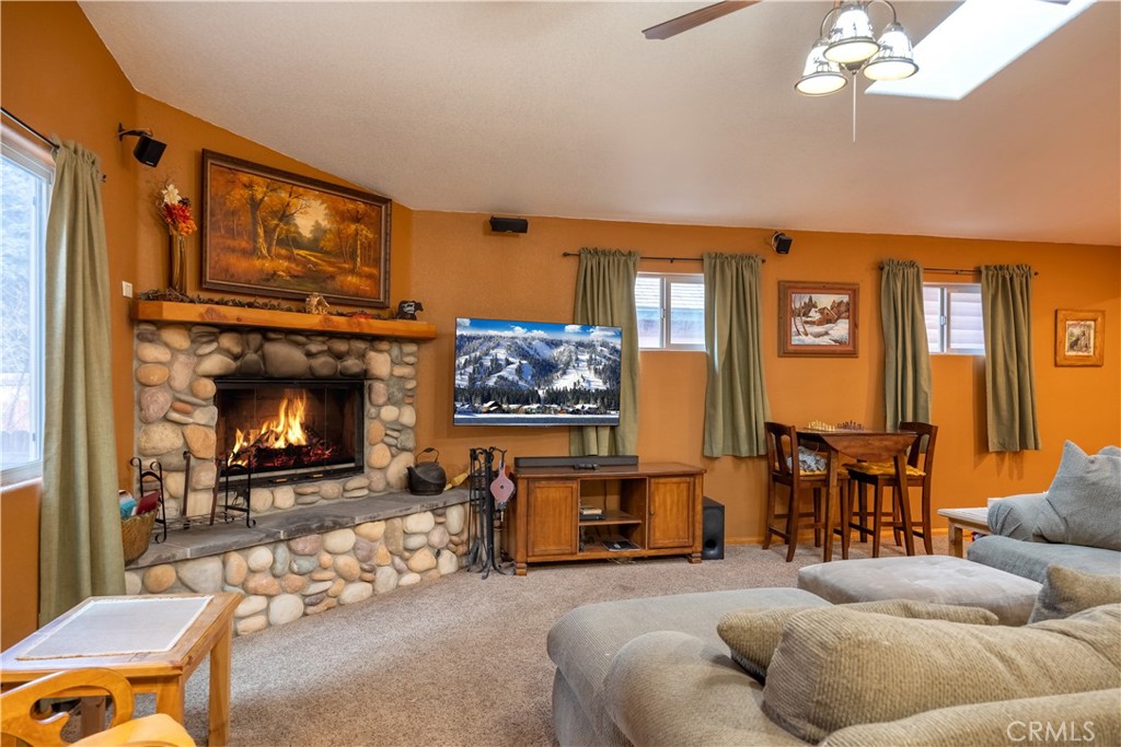 209 E Aeroplane Boulevard