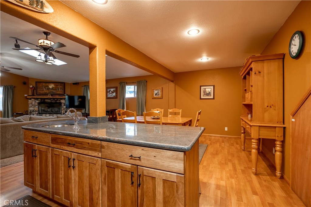 209 E Aeroplane Boulevard