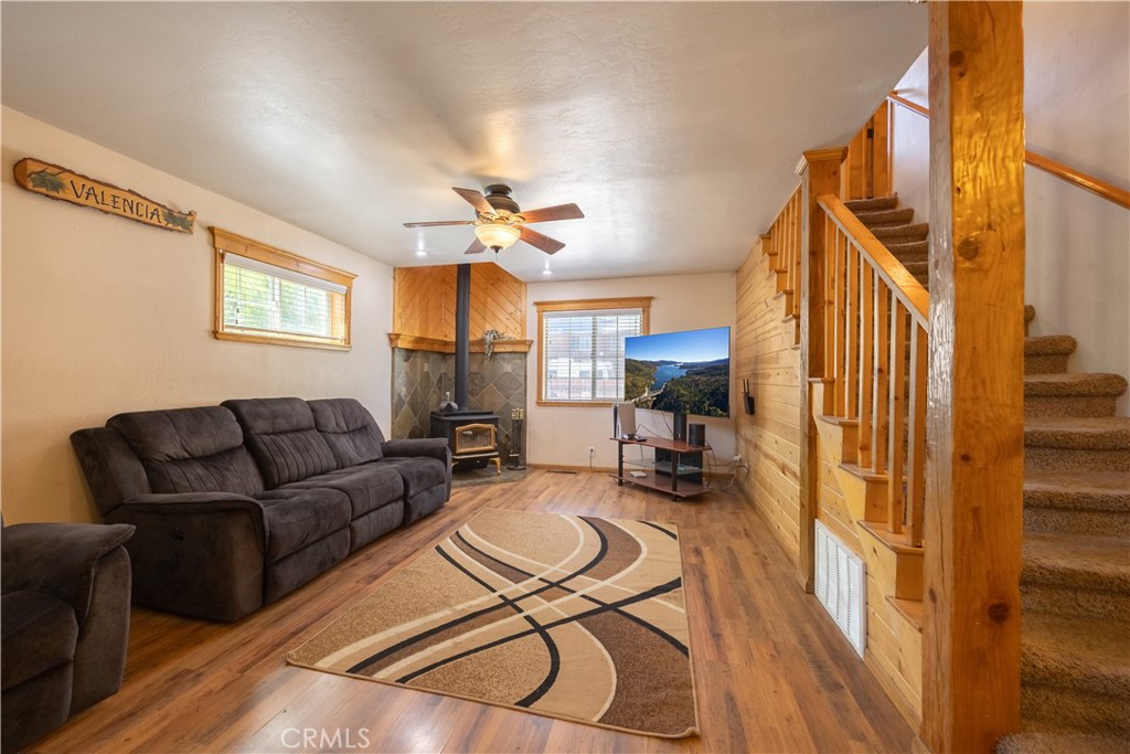 209 W Meadow Lane