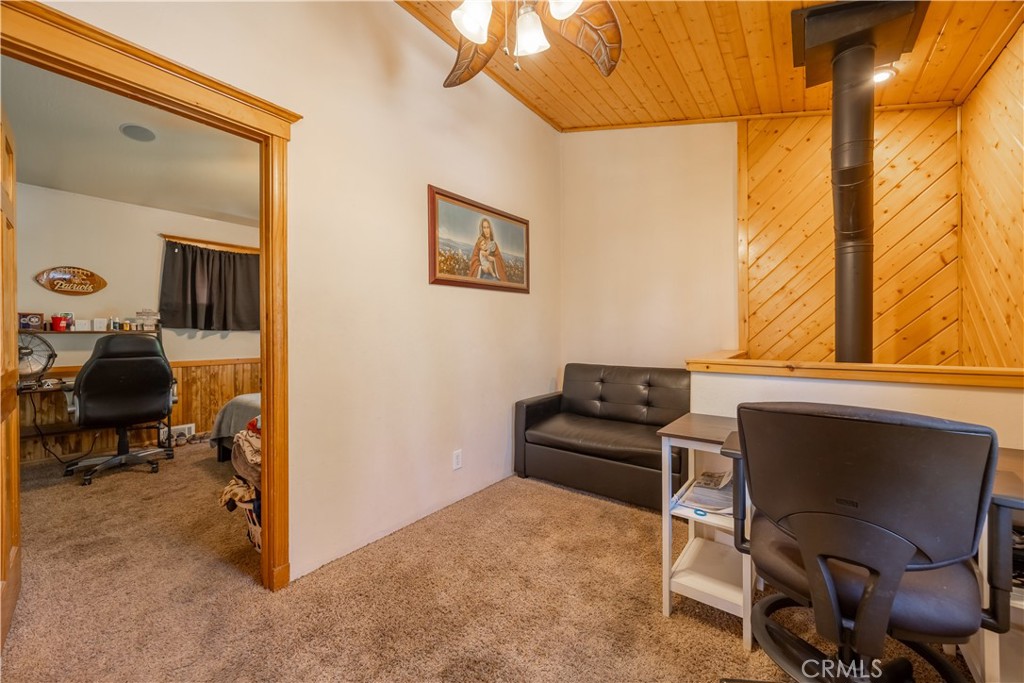 209 W Meadow Lane