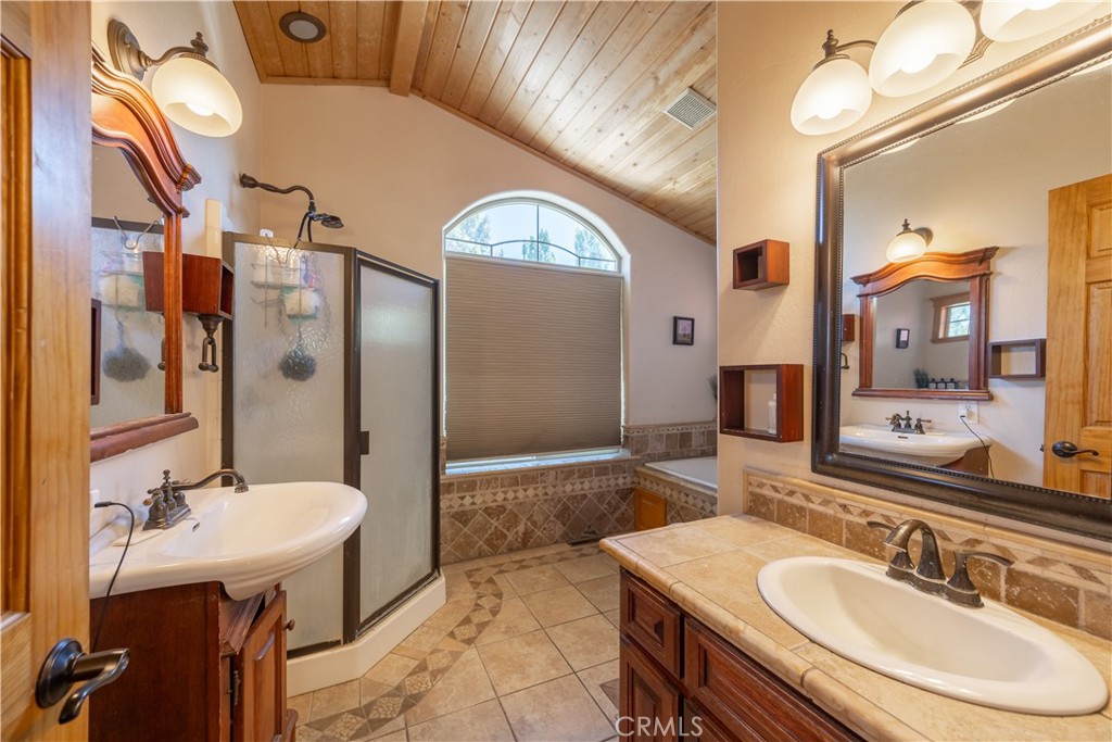 209 W Meadow Lane