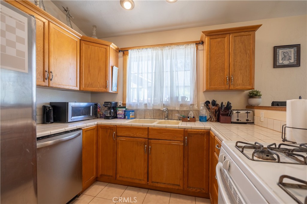 209 W Meadow Lane