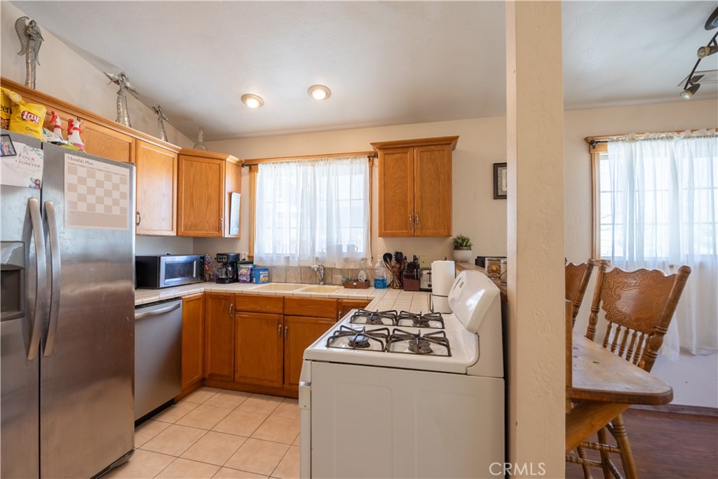 209 W Meadow Lane