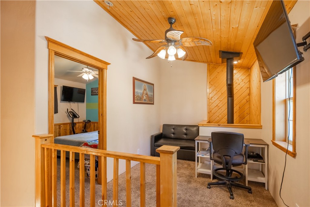 209 W Meadow Lane