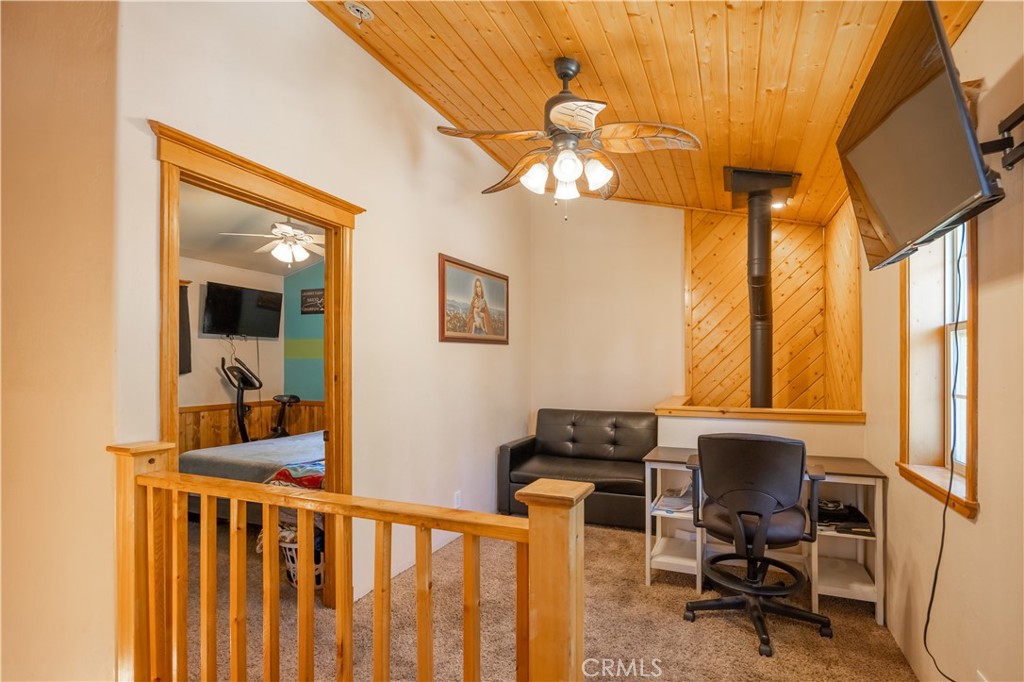 209 W Meadow Lane