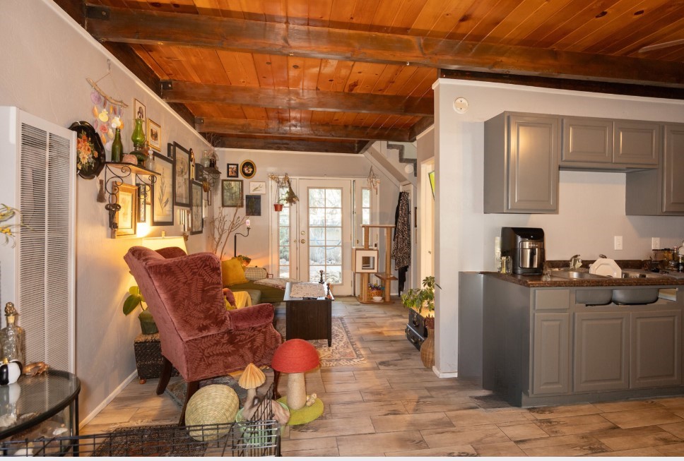 1025 W Country Club Boulevard