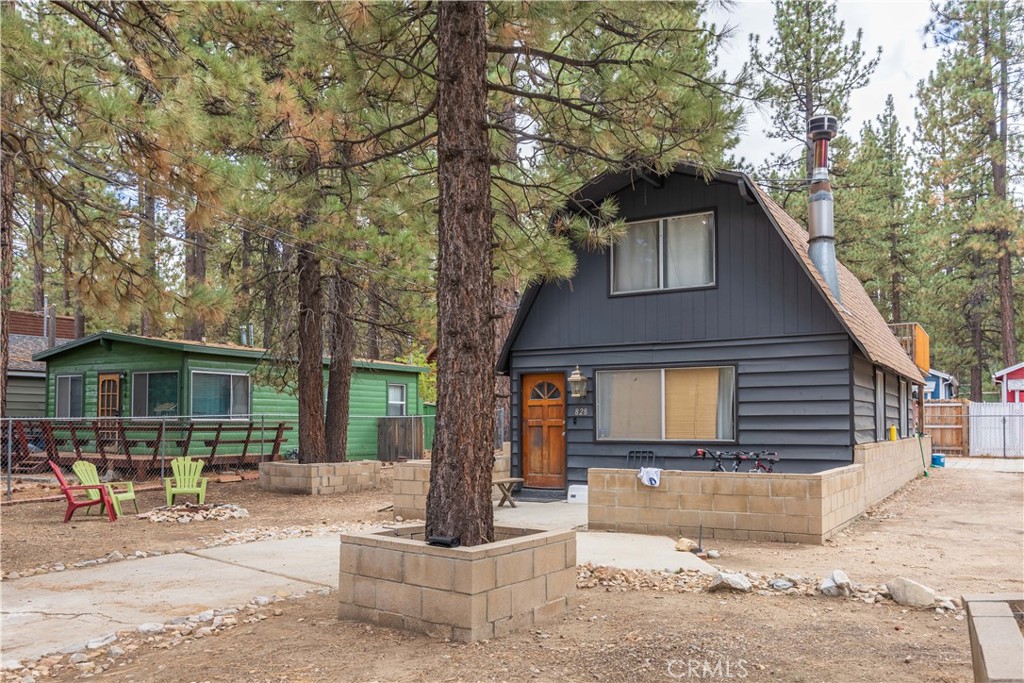 828 W Sherwood Boulevard