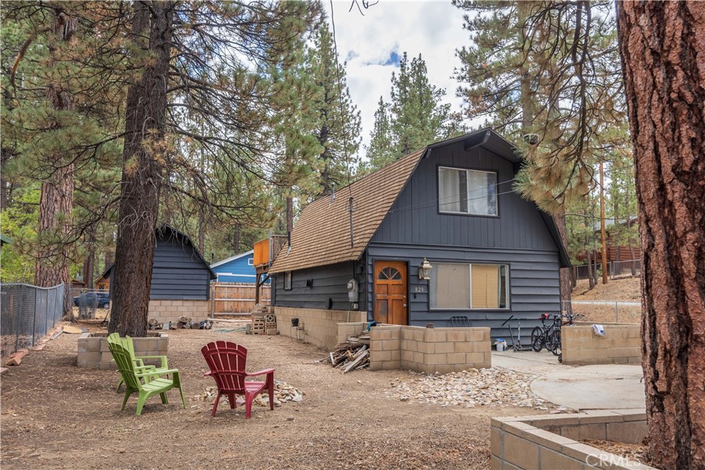 828 W Sherwood Boulevard